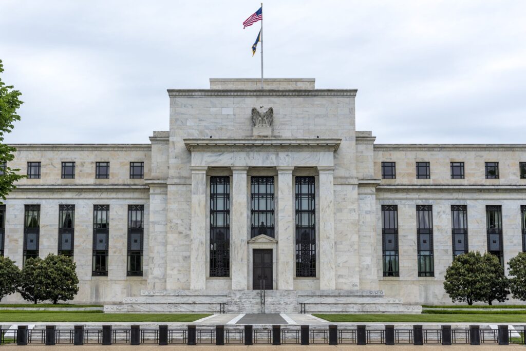 تصمیمات فدرال رزرو (Federal Reserve) و تاثیر آن بر ریزش قیمت بیت کوین